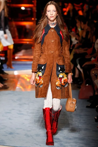 Look 19